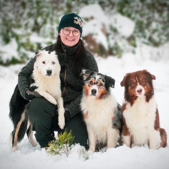 Miranda Hammarstedt och hennes hundar.